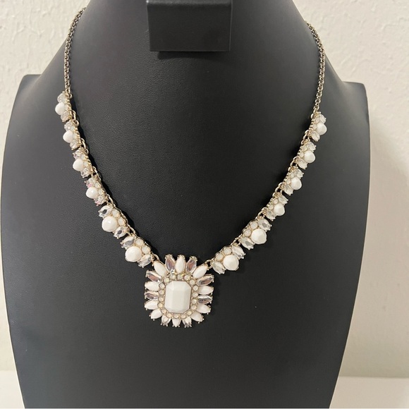 Timeless Elegance Stunning Gold and White Necklace Statement Business - Picture 1 of 8